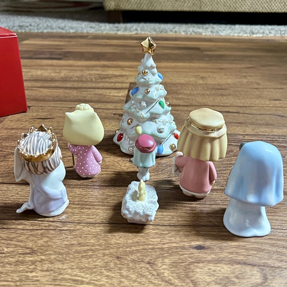 Lenox ~ Peanuts Porcelain Multi-Colors 7-Piece Christmas Pageant Figurines~ New - Picture 7 of 16